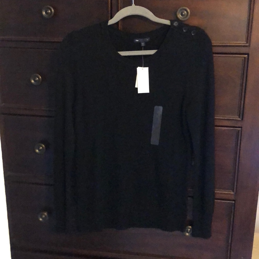 Gap sweater